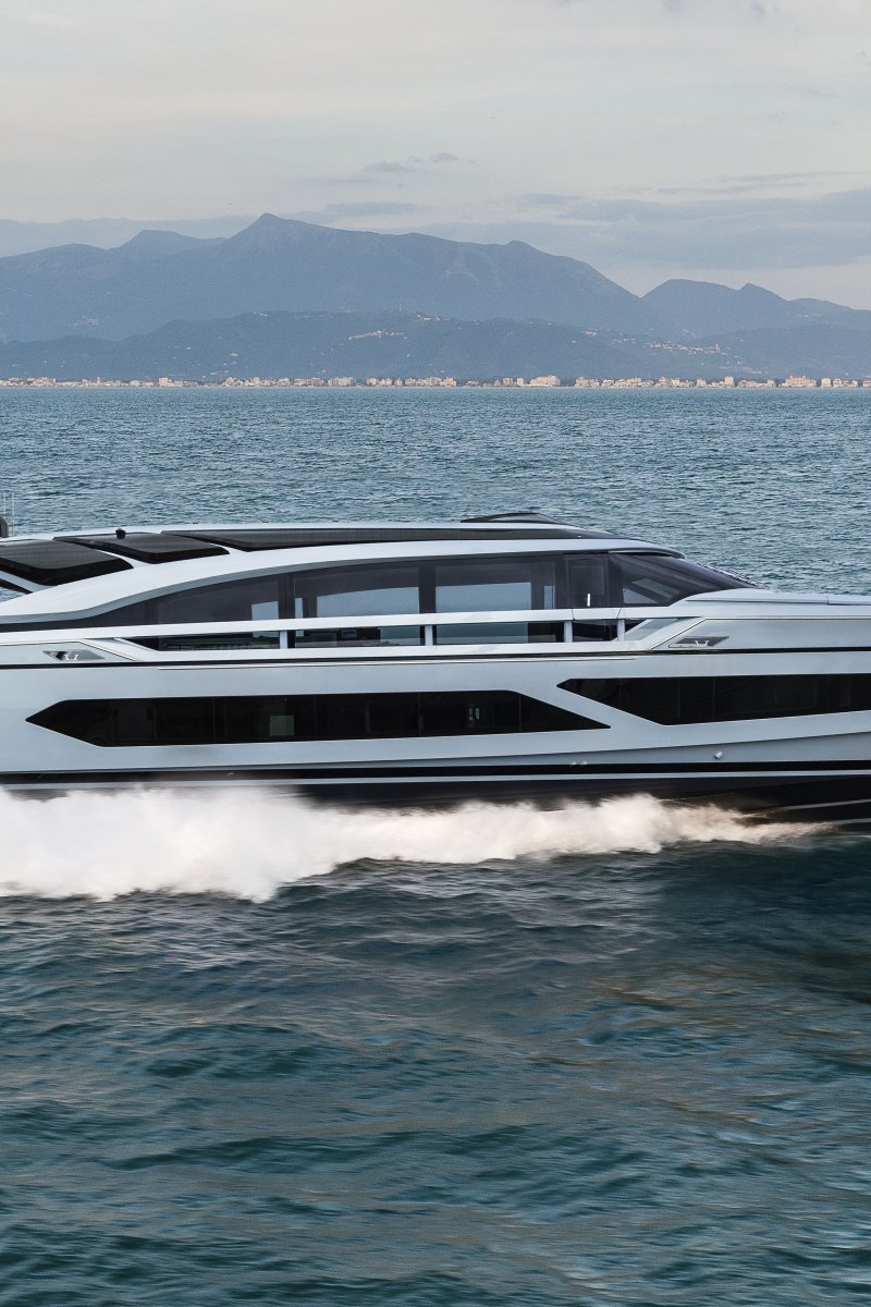 THE PLEASURE OF SPEEDING AND THE FREEDOM OF OUTDOOR LIFE AT SEA.  A NEW OWNER HAS CHOSEN AB125